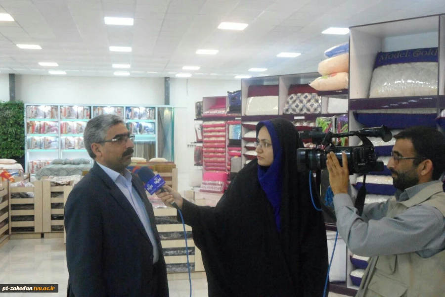 بازدید اساتید و روسای دانشگاه در استان س و ب از گروه تولیدی صنعتی گلاریس باف یزد 3