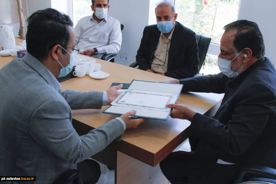 تفاهم نامه همکاری بین دانشگاه فنی حرفه ای استان سیستان و بلوچستان و   پارک علم وفناوری استان  

 3