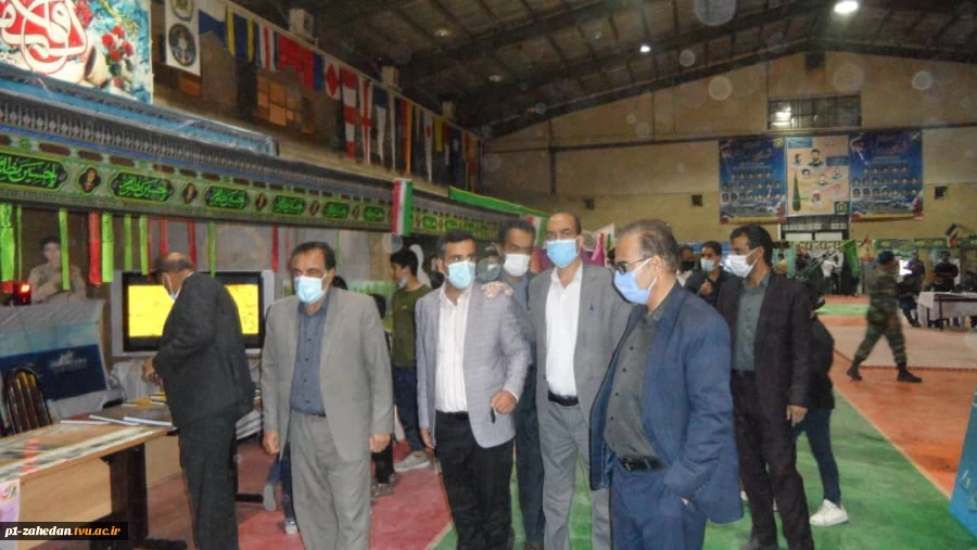 بازدیدریاست محترم دانشگاه فنی وحرفه ای استان به همراه کارکنان این مجموعه از نمایشگاه گرامیداشت چهل سالگی دفاع مقدس تیپ۱۸۸ زرهی شهیدیعقوب احمدبیگی زاهدان 2