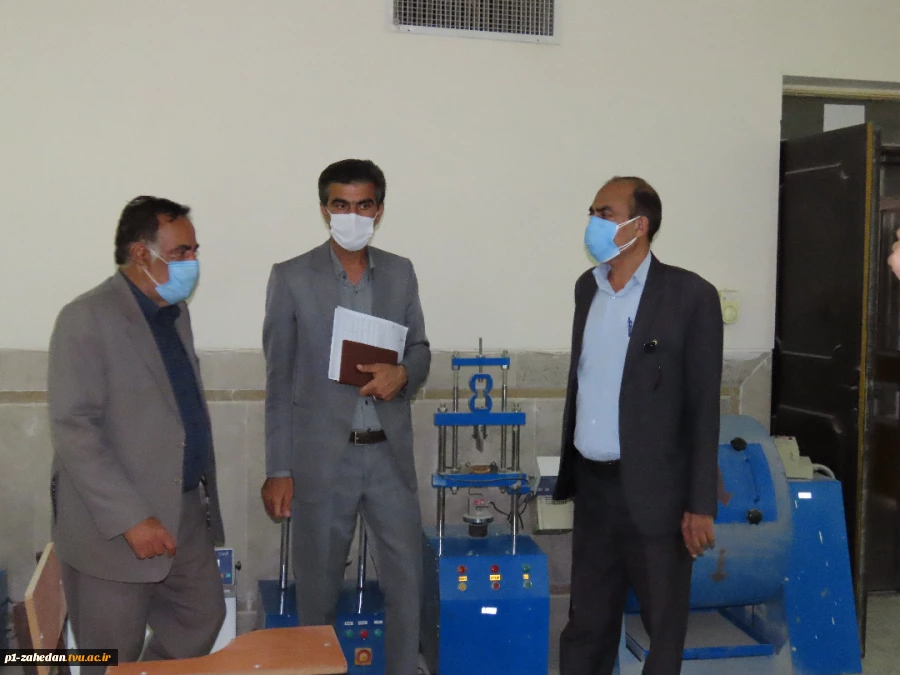 بازدید دکتر کرد ریاست محترم  به همراه معاون اداری- مالی دانشگاه فنی و حرفه ای استان از آموزشکده فرخی زابل 5