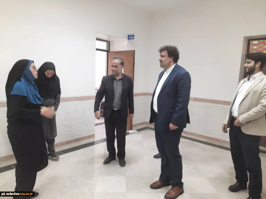 نشست صمیمی دکتر خسرویان با اساتید، کارکنان و دانشجویان آموزشکده فنی و حرفه‌ای خوانسار 5