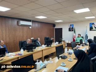 نشست صمیمی رئیس و کارکنان مرکز نظارت، ارزیابی و تضمین کیفیت دانشگاه با دکتر خسرویان 3