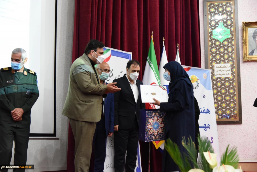 آیین رونمایی از کتاب «دانشگاه فنی و حرفه‌ای به روایت تاریخ شفاهی» در مراسم گرامی‌داشت هفته ملی مهارت برگزار شد 3