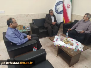 بازدید دکتر رضوانی  رییس مرکز نظارت وارزیابی دانشگاه  سیستان وبلوچستان به نمایندگی از طرف وزارت علوم به اتفاق دکتر محمدقاسمی رییس دانشگاه فنی وحرفه ای استان از  مکان وزمین  اموزشکده تازه تاسیس چابهار 3