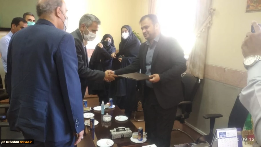 سرپرست آموزشکده فنی و حرفه ای شهید عارفی زاهدان طی مراسمی که با حضور معاونت محترم آموزش استان ، نظارت و ارزیابی استان و رئیس آموزشکده دختران  و همکاران همراه و کارکنان آموزشکده حضور داشتند معرفی شد. 
 2