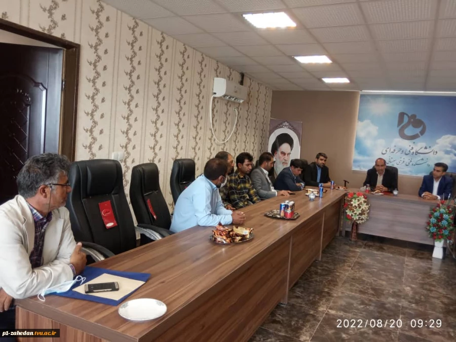 معارفه جناب آقای محسن مطهری نژاد سرپرست آموزشکده فنی و حرفه ای فرخی سیستانی زابل طی مراسمی  با حضور جناب آقای  حسن جهان تیغ معاونت محترم اداری ،مالی ومدیریت منابع دانشگاه فنی وحرفه ای استان سیستان وبلوچستان و  همکاران همراه و کارکنان آموزشکده زابل در سالن