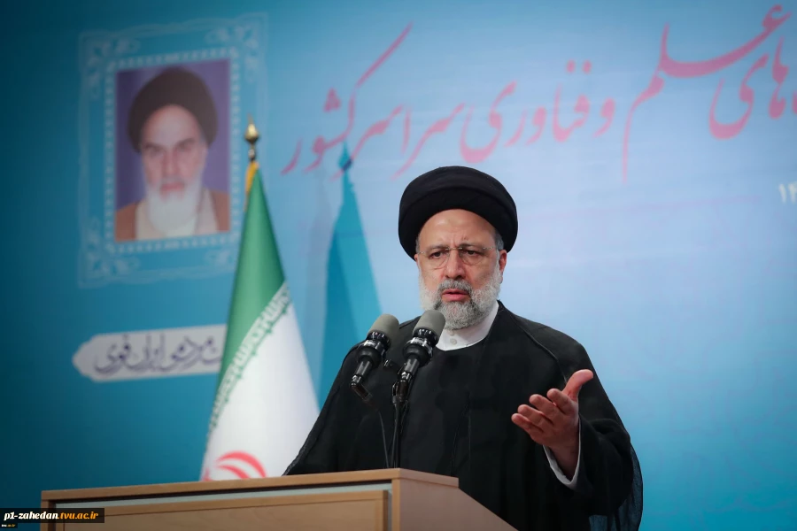 دکتر رئیسی در اجلاس رؤسای دانشگا‌ها، پژوهشگاه‌ها و پارک‌های علم و فناوری:
دانشگاه به عنوان اتاق فکر دولت تمام توان خود را برای ارتقای بهره‌وری در کشور به کار گیرد
 4