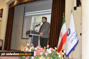 معاون پارلمانی رئیس جمهور در دانشگاه فنی و حرفه‌ای:
هیئت‌علمی‌های بسیجی در این مقطع از تاریخ نظام جمهوری اسلامی رسالت سنگینی بر عهده دارند و امروز تبیین مسائل برای دانشجویان و دانش‌آموزان یک ضرورت است
 2