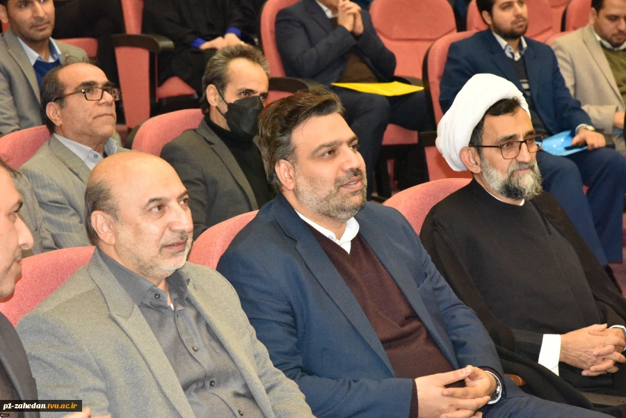 معاون وزیر و رئیس سازمان تحقیقات، آموزش و ترویج کشاورزی در همایش روز ملی پژوهش و فناوری دانشگاه فنی و حرفه‌ای:
دانشگاه فنی و حرفه‌ای می‌تواند در برقراری امنیت غذایی به عنوان اولویت کشور نقش‌آفرین باشد
 3