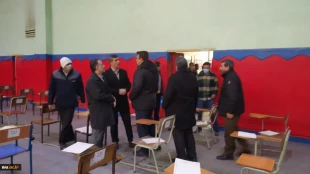 بازدید دکتر خسرویان و هیئت همراه از روند برگزاری امتحانات پایان ترم از دانشکده فنی و حرفه ای انقلاب اسلامی 2