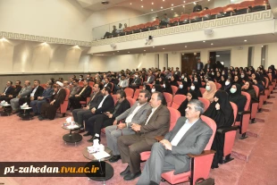 دکتر خسرویان در دیدار نوروزی با کارکنان دانشگاه:
توسعه زیرساخت‌های عمرانی و تجهیزات و ارتقای رفاهی کارکنان اولویت‌های اصلی سال ۱۴۰۲ است.
 4