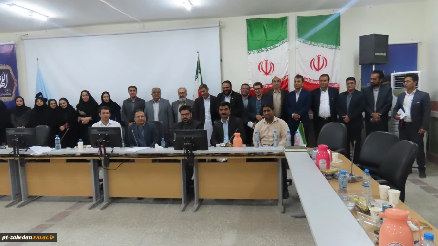 اولین جلسه تخصصی کنسرسیوم(توسعه اشتغال دانشجویان و دانش آموختگان) دانشگاه فنی وحرفه ای واحد استان سیستان وبلوچستان برگزار گردید. 3