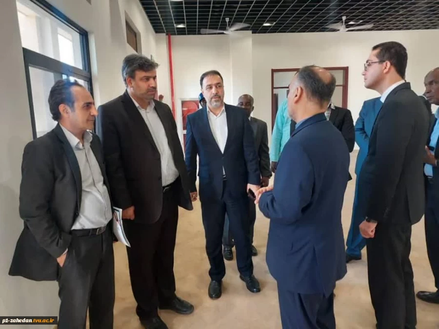در سفر رئیس دانشگاه فنی و حرفه‌ای به کشور مالی صورت گرفت:
بازدید از محل تخصیصی برای تأسیس شعبه دانشگاه در مالی
 5