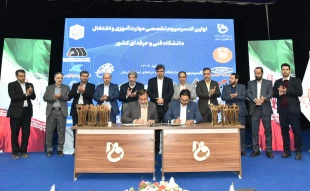 رئیس کمیسیون اشتغال، مهارت و دانش‌بنیان دانشگاه فنی و حرفه‌ای:
امضای 19 تفاهم‌نامه همکاری بین دانشگاه و صاحبان صنایع ملی و منطقه‌ای در دانشگاه فنی و حرفه‌ای استان کرمان
 3
