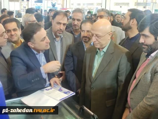 بازدید معاون علمی رئیس جمهوری و وزیر علوم، تحقیقات و فناوری از غرفه دستاوردهای پژوهشی دانشگاه فنی و حرفه‌ای در نمایشگاه هفته پژوهش و فناوری