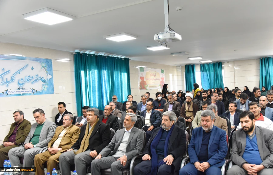 همزمان با ولادت بابرکت حضرت فاطمه سلام الله علیها؛
آیین نام‌گذاری ساختمان آموزشی آموزشکده فنی و حرفه‌ای دختران اسدآباد به نام برادران "شهید رستمی" برگزار شد
 3