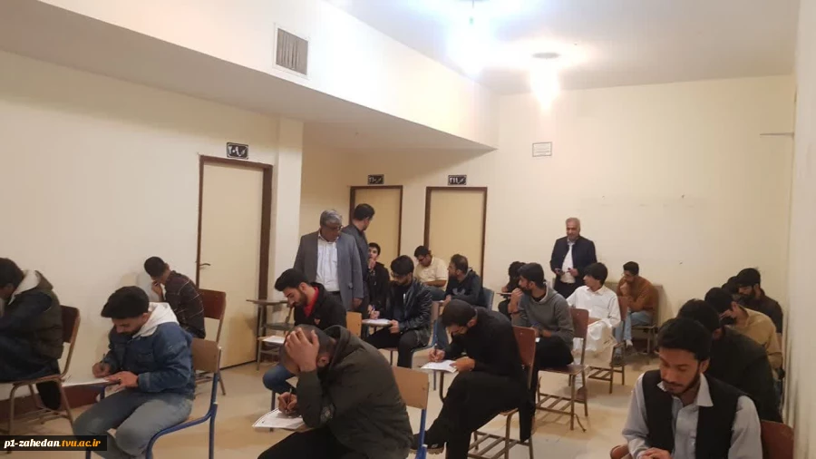بازدید رئیس دانشگاه فنی وحرفه ای استان سیستان وبلوچستان از سالن امتحانات آموزشکده فنی وحرفه ای شهید باهنر زاهدان 5