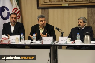 رئیس دانشگاه فنی و حرفه‌ای در سومین نشست تخصصی ناظران استانی مرکز نظارت، ارزیابی، بازرسی و تضمین کیفیت:
کنسرسیوم‌های اشتغال، آینده شغلی دانشجویان را رقم می‌زند
 2