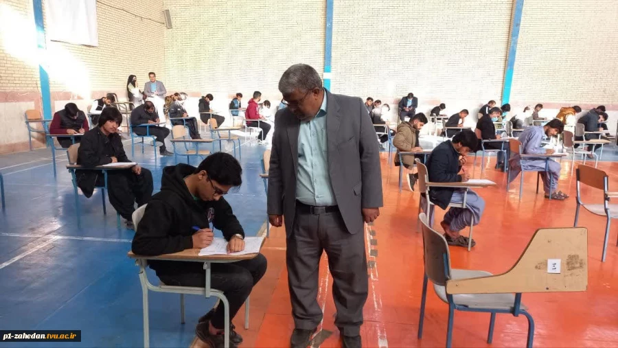 بازدید ریاست دانشگاه فنی و حرفه ای استان سیستان وبلوچستان وهیئت همراه از حوزه امتحانات پایان ترم نیمسال اول سالتحصیلی 1403-1402 آموزشکده های پسران ودختران زابل
 3