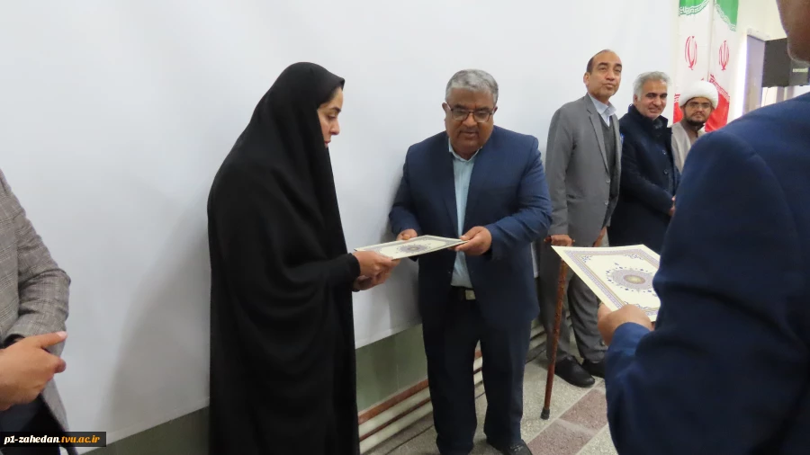 تجلیل از پژوهشگران برتر و فارغ التحصیلان کارآفرین دانشگاه فنی و حرفه‌ای استان سیستان و بلوچستان 12
