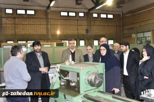 بازدید خانم دکتر حق‌جوی جوانمرد، رئیس مرکز توسعه فناوری‌های راهبردی معاونت علمی، فناوری و اقتصاد دانش‌بنیان ریاست جمهوری و دکتر محمدعلی‌نژاد، معاون فناوری و نوآوری وزیر علوم از کارگاه‌ها، تجهیزات و امکانات آموزشی دانشکده فنی و حرفه‌ای ولی عصر (عج) 3