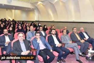 رئیس دانشگاه فنی و حرفه‌ای در دیدار نوروزی با معاونین، مدیران و کارکنان سازمان مرکزی دانشگاه:
امروز جایگاه دانشگاه فنی و حرفه‌ای در نظام حکمرانی کشور ارتقا یافته است
 4