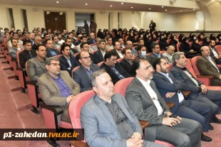 رئیس دانشگاه فنی و حرفه‌ای در دیدار نوروزی با معاونین، مدیران و کارکنان سازمان مرکزی دانشگاه:
امروز جایگاه دانشگاه فنی و حرفه‌ای در نظام حکمرانی کشور ارتقا یافته است
 3