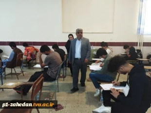 بازدید رئیس دانشگاه فنی و حرفه ای استان  سیستان وبلوچستان از حوزه آزمون سراسری ۱۴۰۳ 4