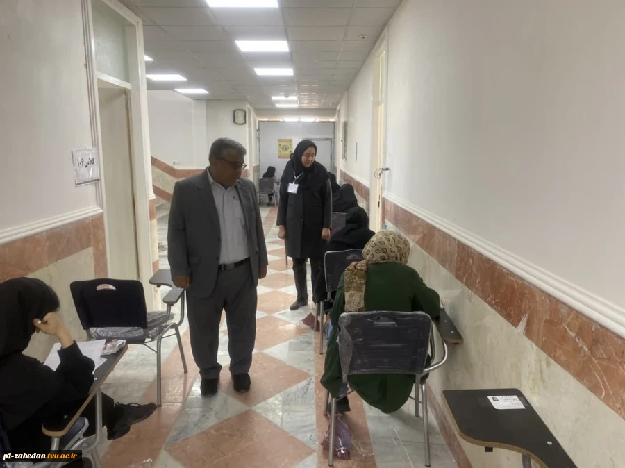 بازدید رئیس دانشگاه فنی و حرفه ای استان  سیستان وبلوچستان از حوزه آزمون سراسری ۱۴۰۳ 7