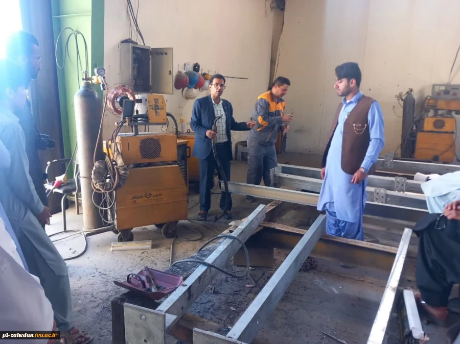 بازدید علمی،آموزشی دانشجویان دانشگاه فنی وحرفه ای واحد استان سیستان وبلوچستان از شرکتهای شهرک صنعتی 3