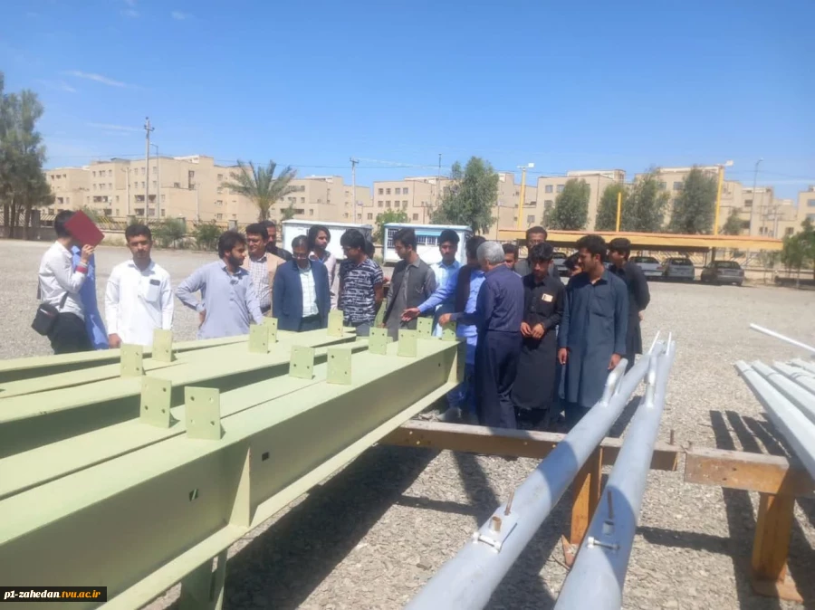 بازدید علمی،آموزشی دانشجویان دانشگاه فنی وحرفه ای واحد استان سیستان وبلوچستان از شرکتهای شهرک صنعتی 8