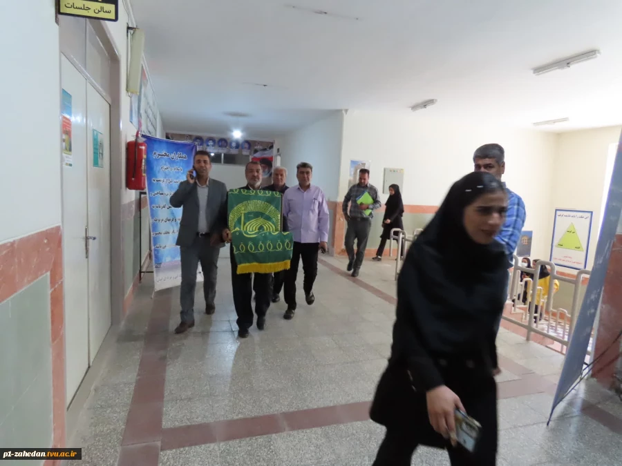 به مناسبت دهه ی کرامت  پرچم گنبد امام رضا (ع) در دانشگاه فنی و حرفه ای واحد استان سیستان وبلوچستان مورد زیارت و استقبال قرار گرفت. 2