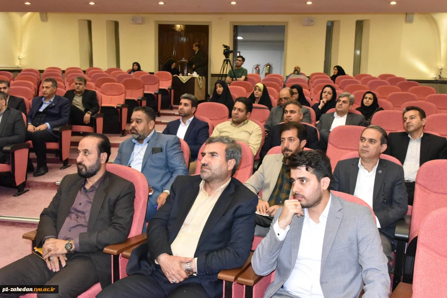 رئیس دانشگاه فنی و حرفه‌ای کشور در اولین نشست مسئولین روابط عمومی دانشگاه‌های کشور:
دانشگاه فنی و حرفه‌ای طی سال‌های اخیر در حوزه رسانه با نسبت خوبی در صدر خبرها است
 6