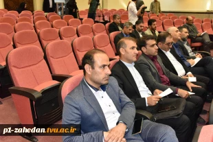 مدیر‌کل حوزه ریاست، روابط‌عمومی و هماهنگی امور استان‌ها:
بهره‌مندی از ابزار هوشمند در حیطه فعالیت‌های روابط عمومی امری اجتناب‌ناپذیر است
 5