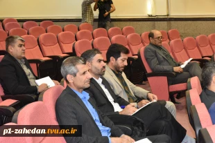 مدیر‌کل حوزه ریاست، روابط‌عمومی و هماهنگی امور استان‌ها:
بهره‌مندی از ابزار هوشمند در حیطه فعالیت‌های روابط عمومی امری اجتناب‌ناپذیر است
 10