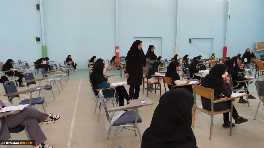 بازدید رئیس دانشگاه فنی وحرفه ای استان سیستان وبلوچستان از سالن امتحانات آموزشکده فنی وحرفه ای شهید باهنر زاهدان 2