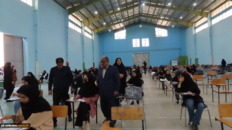 بازدید رئیس دانشگاه فنی وحرفه ای استان سیستان وبلوچستان از سالن امتحانات آموزشکده فنی وحرفه ای شهید باهنر زاهدان 5