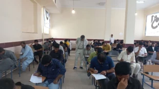 بازدید رئیس دانشگاه فنی وحرفه ای استان سیستان وبلوچستان از سالن امتحانات آموزشکده فنی وحرفه ای شهید باهنر زاهدان 7