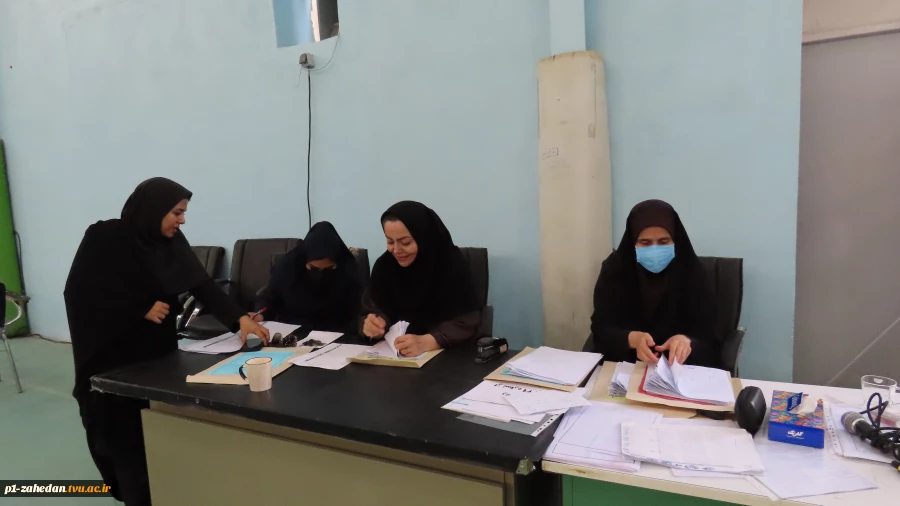 بازدید رئیس دانشگاه فنی وحرفه ای استان سیستان وبلوچستان از سالن امتحانات آموزشکده فنی وحرفه ای شهید باهنر زاهدان 5