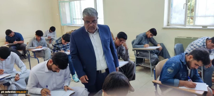 بازدید ریاست دانشگاه فنی و حرفه ای استان سیستان وبلوچستان  از حوزه امتحانات پایان ترم نیمسال دوم سالتحصیلی 1403-1402 آموزشکده شهید باهنر زاهدان 4