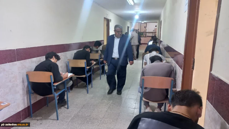 بازدید ریاست دانشگاه فنی و حرفه ای استان سیستان وبلوچستان  از حوزه امتحانات پایان ترم نیمسال دوم سالتحصیلی 1403-1402 آموزشکده شهید باهنر زاهدان 5