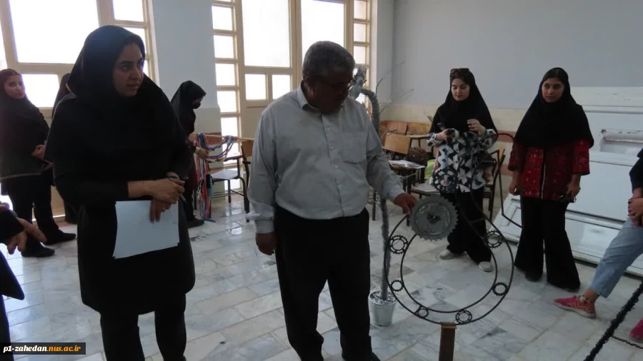بازدید ریاست دانشگاه ملی مهارت واحد استان سیستان و بلوچستان از نمایشگاه حجم سازی و عکاسی دانشجویان 9