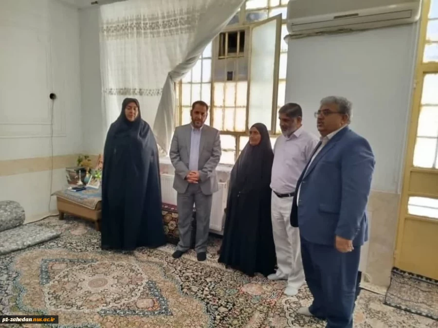 دیدار معاون اداری،مالی و مدیریت منابع دانشگاه ملی مهارت کشور با مادر شهیدان ارجمندی (مادر 3 شهید) 2