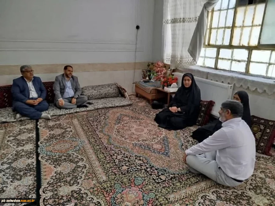دیدار معاون اداری،مالی و مدیریت منابع دانشگاه ملی مهارت کشور با مادر شهیدان ارجمندی (مادر 3 شهید) 2