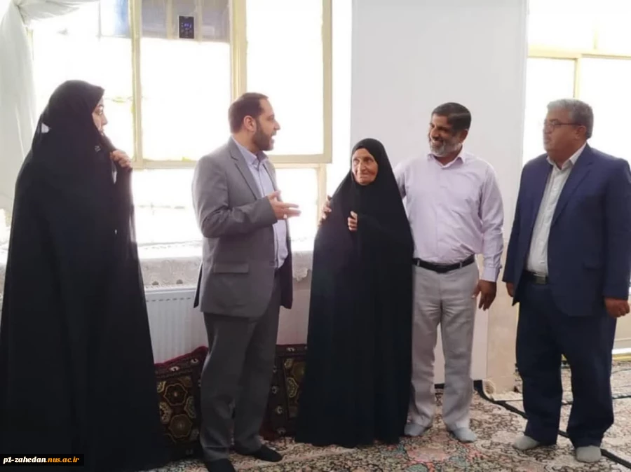 دیدار معاون اداری،مالی و مدیریت منابع دانشگاه ملی مهارت کشور با مادر شهیدان ارجمندی (مادر 3 شهید) 2