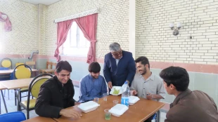 بازدید دکتر محمدقاسمی ریاست دانشگاه ملی مهارت واحد استان سیستان و بلوچستان از سلف سرویس و آشپزخانه مرکزی دانشگاه  2