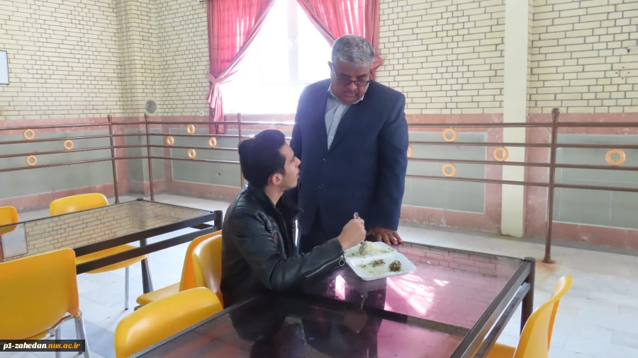 بازدید دکتر محمدقاسمی ریاست دانشگاه ملی مهارت واحد استان سیستان و بلوچستان از سلف سرویس و آشپزخانه مرکزی دانشگاه  3