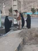 طبخ و توزیع غذای گرم بین نیازمندان حاشیه شهر زاهدان  توسط کانون های  دانشگاه ملی مهارت واحد استان سیستان و بلوچستان 2