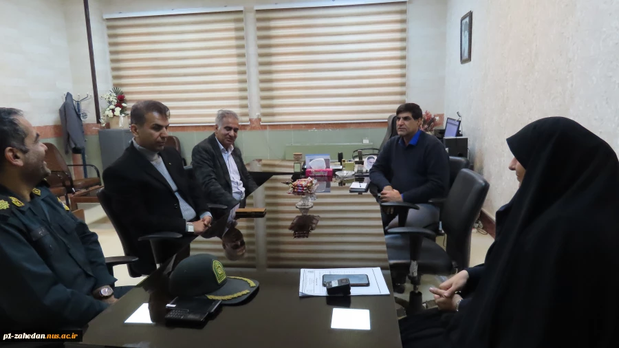 دیدار رییس کلانتری 11 و هیئت همراه با مسئولین دانشگاه ملی مهارت واحد استانی سیستان و بلوچستان در محل دانشگاه  2