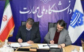 در حاشیه مراسم تکریم هفته پژوهش و تجلیل از پژوهشگران دانشگاه ملی مهارت؛
امضای تفاهم‌نامه همکاری دانشگاه با مؤسسه آموزشی و تحقیقاتی صنایع دفاعی 3